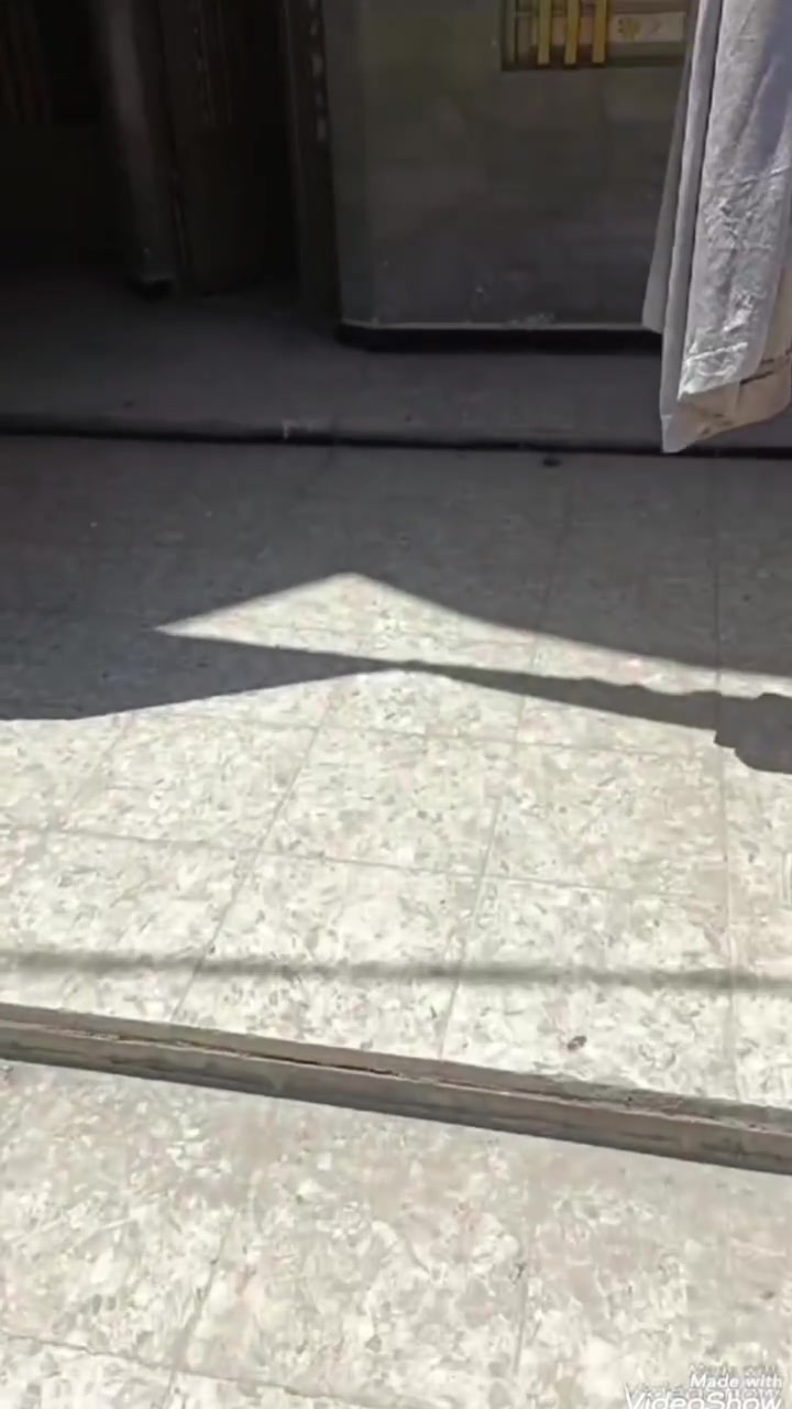 السلام عليكم اخواني اخواتي الأعزاء..
دار 🏠للايجار مساحة 100م طابق ارضي معزول تماماً نظيف جدا..
يحتوي على صحيات خارجية واستقبال معزول وصالة بنفس الوقت مطبخ حار وبارد وصحيات داخلية وغرفة نوم وحدة..
العنوان..البلديات ضياء الحلفي شارع جامع سيد صلاح المكصوصي قرب مدرسة🏫 الشهب الأهلية..
للاستفسار الاتصال 📞 متوفر واتساب 🌐وماسنجر 🌐 وخاص وبخدمتكم..***********
