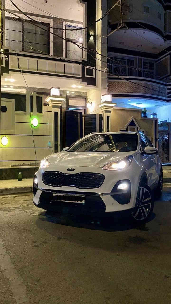 السلام عليكم 
سبورتج موديل 20 ماشية 51 الف كم السيارة بيهة كم طخة مو بالشارع كلهن بباب گراج البيت لان چانت السيارة بيد بنية غشيمة … جاهزة اي نقص مابيهة سيارة حلوة ومال بيت يعني مال جني الطختين ذني صلحناهن الباب الخلفي اليمنة انصبغ والجاملغ تكحيل بس تخم تاير داخل حمصي خمسة ويل كب والسبير المقدس مشام الهوة رقم انكليزي وبسمي سنوية لل 29 واي استفسار اني حاضر عنوان بغداد البلديات ***********
