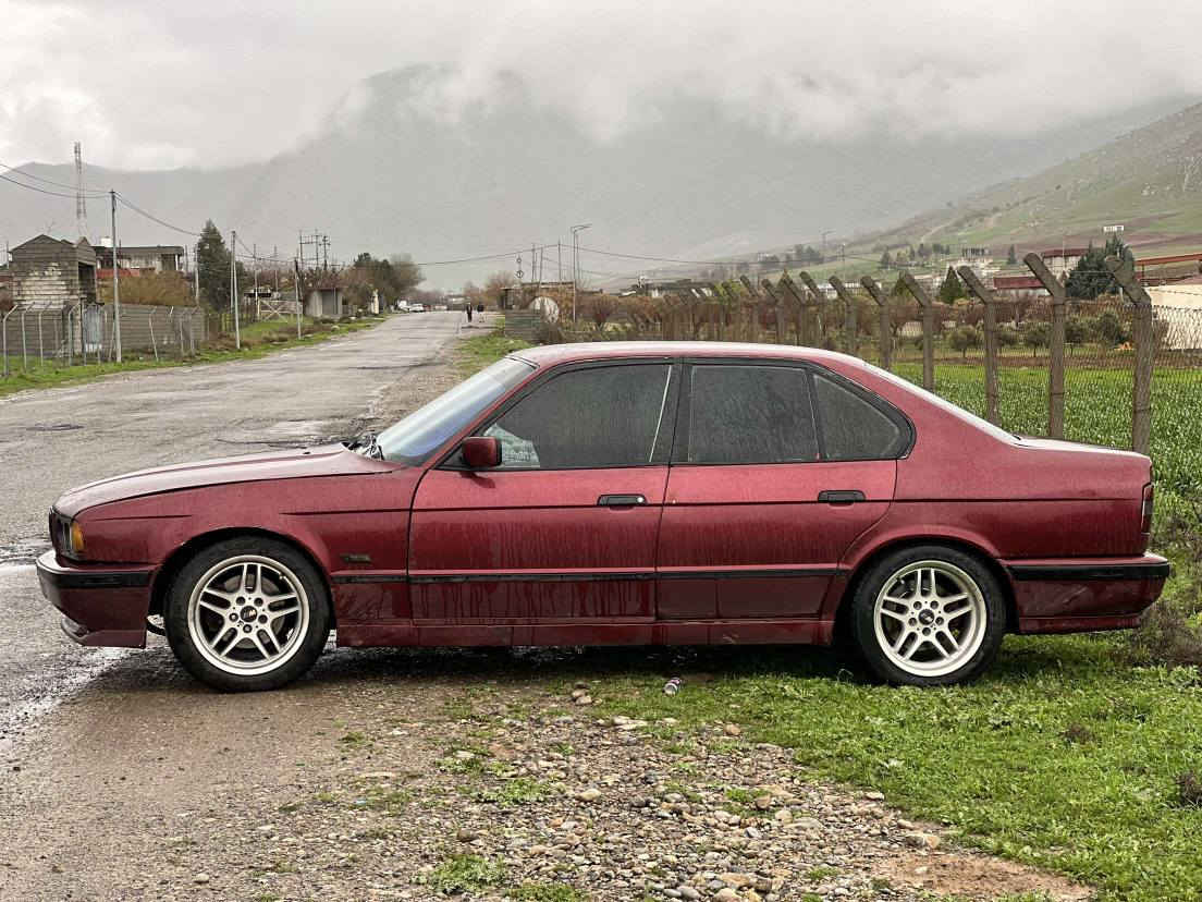 سەرەتا بەناوی خوای گەورەو میهرەبان bmw525 مۆدێل ١٩٩٤ قەپات مواسەفات تەنها سلایت نیە گێر مەکینە موس برانەوە ئەکسل بەشەرت تەبریت ساردو گەرم بەشەت سەنەوی ئەسلی لەگەرە چوار تاو ویلی Mی لۆکی لەسەرە بۆ زانیاری زیاتر پەیوەندی بکە بەم ژمارەیە *********** گەر موشتەری نیت سەرمان مەهێشێنە سیارەکە ماڵی دۆستە أربيل, العراق
