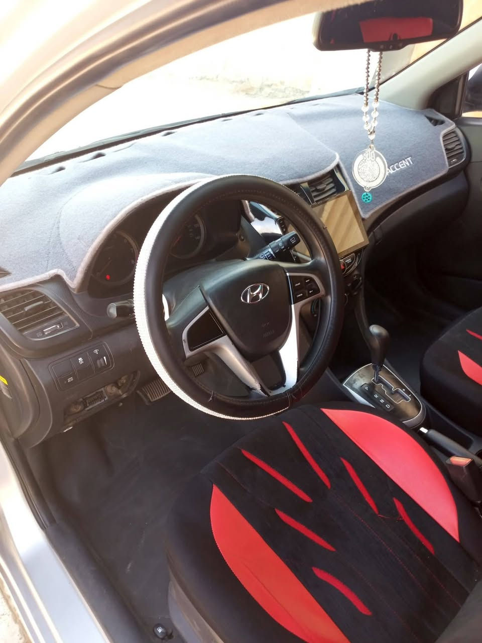 سلام عليكم 
من رخصة مدير الكروب المحترم
اكسنت 2013 
للبيع او المراوس وانطي فرق سياره جديده تحكمات ستيىن شاشه اندرويد تدفئه وتبريد كامره خلفيه وحساسات خلفيه وحادثها بنيد ودعاميه مبدل صور الحادث مرفقه بالمنشور السعر 85 وبيها مجال للأستفسار *********** بي واتساب
