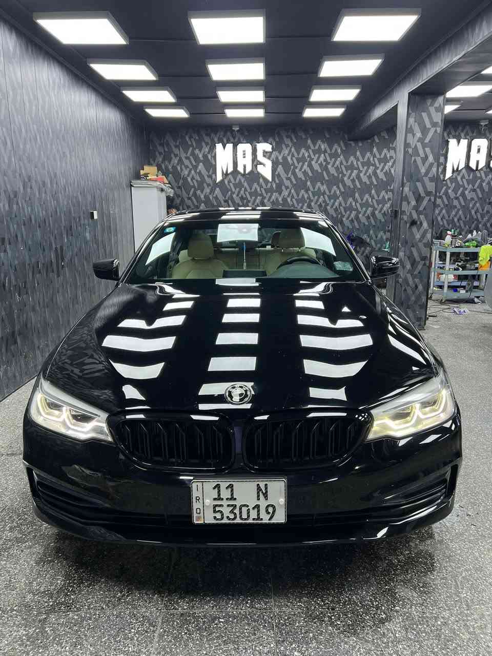 BMW للبيع 
530i 2019
فول مواصفات ماعدا الداتو شو 
تو ويل 
ماشية60 الف ميل 
بدون ايرباك فقط بنيد مبدل ومصبوغ
والحادث مثل ما موضح بلصور 
سعر السيارة 265وبيها مجال بسيط
مكاني بغداد زيونة 
 ***********
