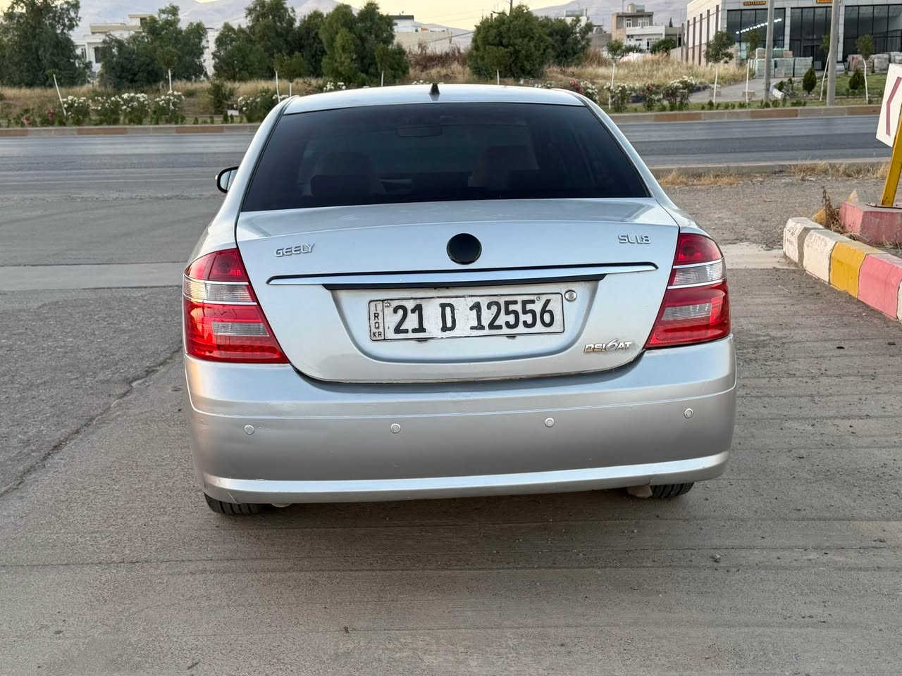 به ناوى خواى گه وره 
جيلى SL 6 
موديل ٢٠١٣ مواسه فات ( توماتيك جام و ئاوينه كاره با ته بريد حاسه) 
بى بوياخ بى سارد نمونه له جوانى و تازه ى ره قه موو سه نه وى تازه يه ته حويل خرامه به شه رت هيج مه سره فى تيا نييه به شه رتى گير و مه كينه و ته بريد و گه رمى و ته قه و ره قه نرخى ٥٧ گه لا قفلى بى معامه له تكايه مشته ريت تيل بكه *********** سليمانى السليمانية, العراق
