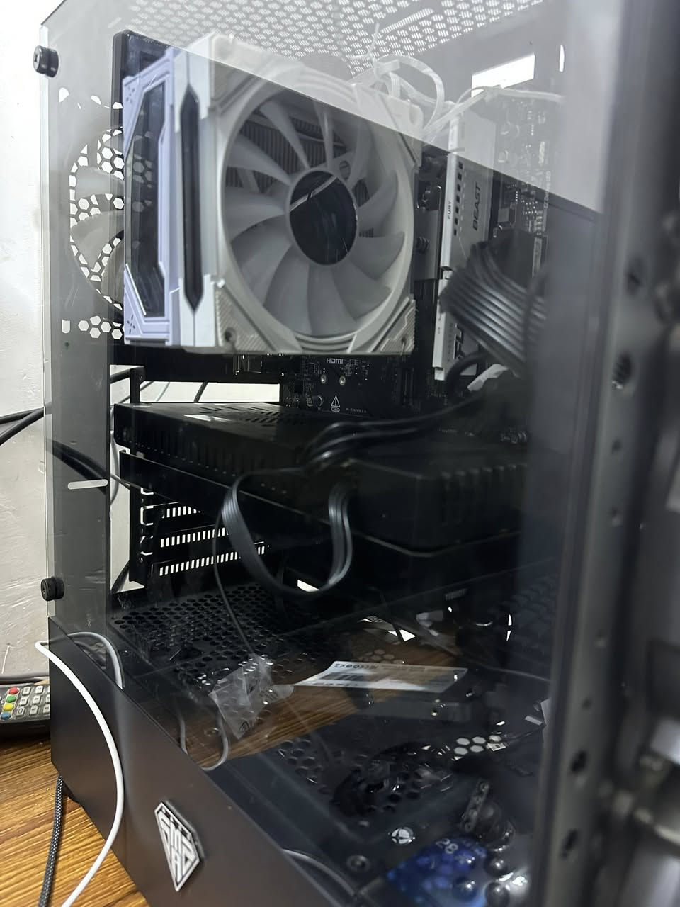 سلام عليكم
ابيع كامل ما ابيع قطع 

بيع فقط كل القطع جديد عدى الكرت و الهارد فقط 

معالج AMD 7-9800X3D جديد غير مستعمل خاله معجون من MASS

RX5700 XT 8G SOYO مستعمل تحت أقصى ضغط لمده 23 دقيقة الحرار وصلت  65-70 

رام 16 كيكا DDR5 5600 KLNG STIN جديد  قطعة وحدة 

مذبورد B650 MSI M-B PRO جديد 

ممبرد من MASS MA-400 /120mm جديد 

بور سبلاي 750 FSP GOLD جديد 

كيس من MASS 4 فان 

هارد SSD128 هارد واحد فقط 

*********** 

سعر 1600 وبيها مجال 

مكاني نجف كوفة توصيل موجود 

ملاحظة كل كراتين القطع موجودة
