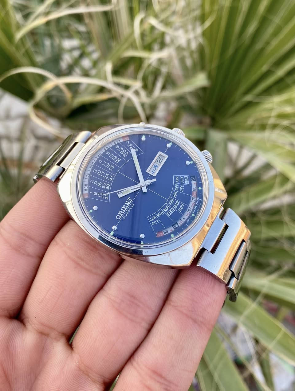 #ORIENT

#اورينت كالندر  دولي ياباني آصلي 

انتاج قديم 1980.1978

موديل Y469672_4A

نافذه عرض التاريخ ولايام عربي 

تاريخ كبيسي 

📍نسبه النضافة  المينة 100.100

📍تعمل بدقة 100.100

قطر 42

اي ستفسار خاص او واتساب 

***********
