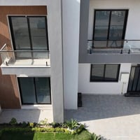 بـيـــت اعــادة بــيـــع   فـي مجـمـع الرياحــيـن الســكني  طـابــقيـن...