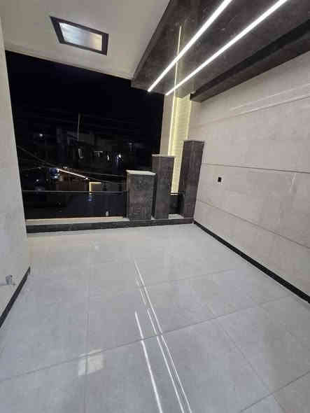 دار سكن للبيع في حي البنوك شارع باريس

🔺 المساحة : 230متر زيرو بناء فوول
🔻الواجهة: 7,66م         🔺النزال: 30م

🔷بناء حديث فول درجة اولى مع خدمات راقية:
     
      🔹 واجهة مرمر + ارضيات مرمر
      🔹️بوابة خارجية كهربائية وباب الصالة قاصة محكم الغلق 
      🔹️الابوب من الصاج 
      🔹️الشبابيك المنيوم تركي
      🔹️المحجر المنيوم زجاج تركي 
      🔹️الصحيات نوع تركي
      🔹نظام( كامرات+انترنت+سبالت)انابيب دفن
      🔹 اضواء سبورت لايت 
     

🔶الطابق الاول: 

       🔸️مدخلين 
       🔸استقبال.  
       🔸️صالة 
       🔸️مطبخ مستقل.  
       🔸️خدمات صحية 
       🔸️غرفتين نوم ماستر كبيرة
 
🔶الطابق الثاني: 
 
       🔸️  4غرف نوم ماستر  نوم
       🔸️خدمات صحية     

 ✔️موقع مميز  //شارع 15+ رصيف 4 م

📍موقع الدار:
حي البنوك / شارع باريس
      

______________________________________________

للاستفسار الاتصال على الرقم التالي ( يتوفر واتساب )
***********
او مراجعة مكتب الدار للوساطة العقارية الكائن في حي البنوك بداية شارع الكنيسة من جهة الجسر
