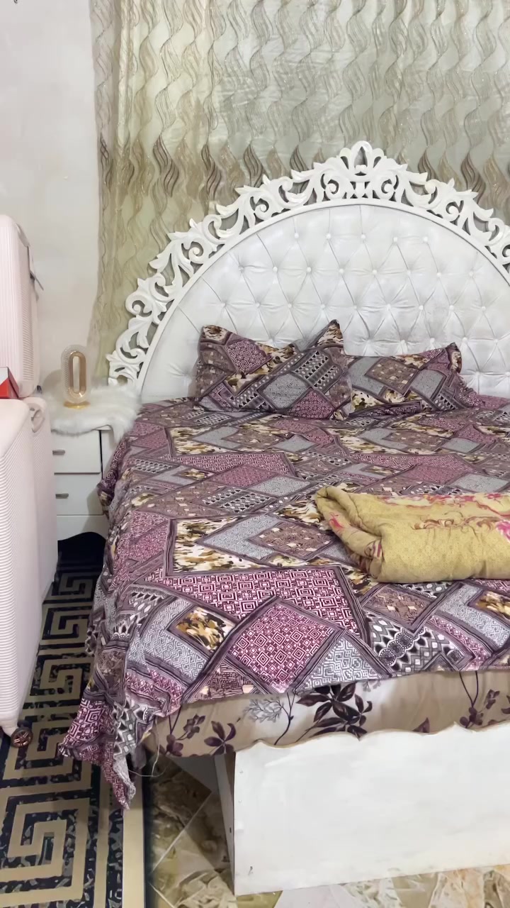 غرفة كويتيه للبيع ب350 وبيها مجال مستعمله 
المشكله بيها مكصوصه خشبه الجربايه يعني تكفي نفر ونص تكدرون تسوونها عند نجار والجرار شوي فالت مكاني البصرة الي يشوف نفسه شراي يراسل 
***********
