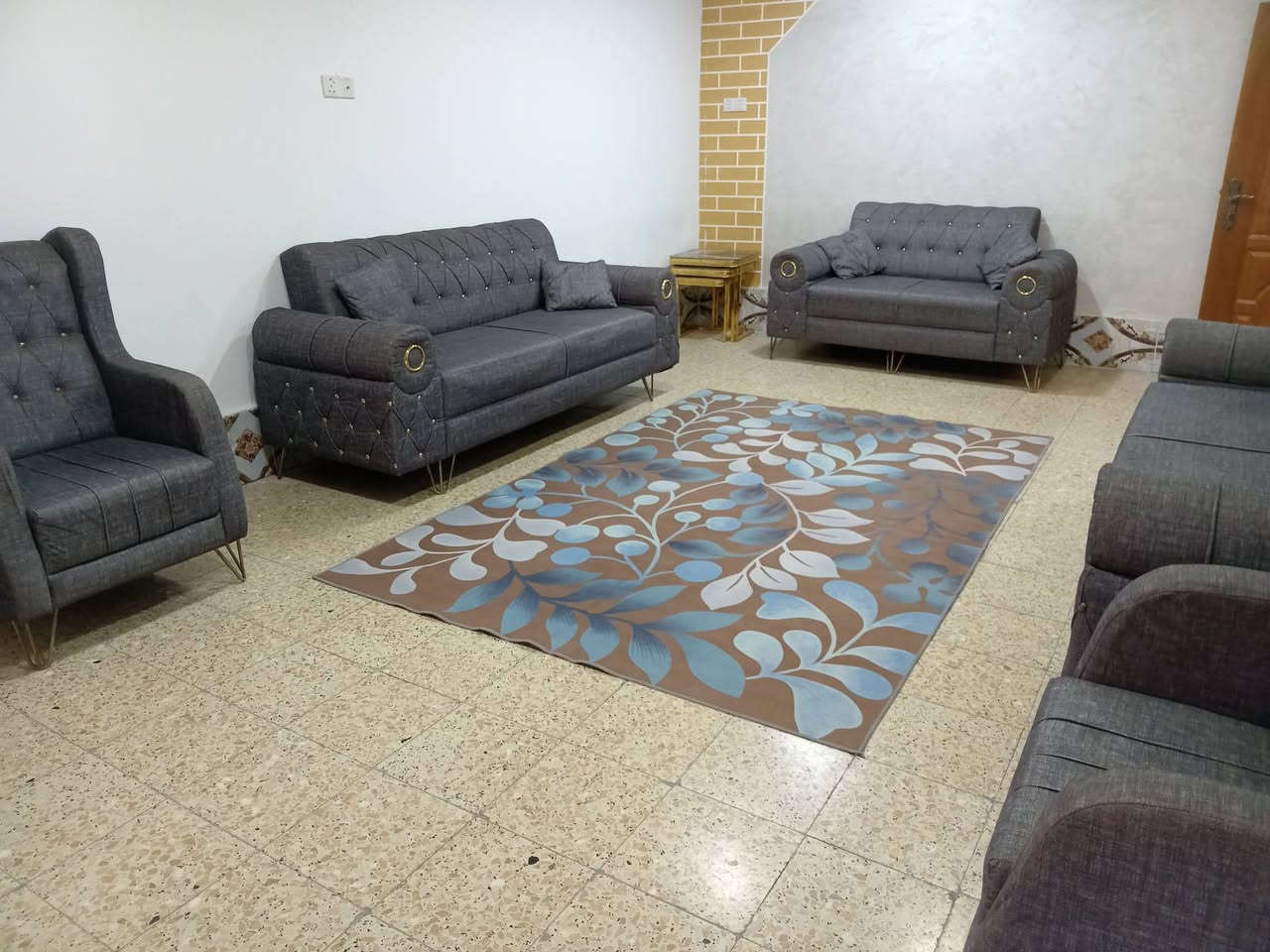 تخم ١٠ مقعد تركي حطاطه للبيع شراي يتصل على رقم ***********
