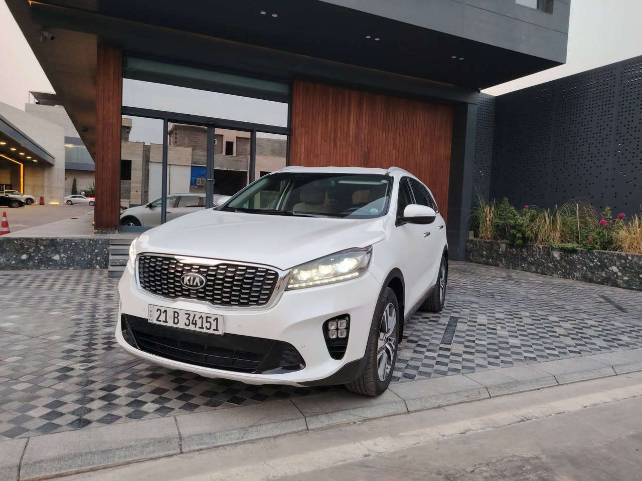 🖐️السلام عليكم لعشاق التميز جبتلكم كيا سورنتو 2020 خليجي استلام وكالة نيم كيا ايد وحدة  ومواصفات عدا البانوراما ومحرك 6 سلندر و7 راكب وتبريد مركزي وداخل ابيض  ومري شفط ومود درايف  وكشنات الامانية كهربائية وليد ترحيب اليدات والدوسات و الخخخخ من المواصفات السيارة مكفولة 100/100 من الصبغ والتبديل  المحرك والكير وكالة والحدادية 100/100 عدا مكانين بالدعامية الامامية صبغ اثر شخوط ماشية 120الف كيلو حقيقي 
👈 ملاحظة فديو شوف عين  وبشرط راسل واتساب 
السيارة باسمنا تحويل مباشر 
موقع السيارة : السليمانية 
👈 السعر : 245 $ ومجال للشراي
***********
سوق سيارات سليمانية @أبرز المعجبين 
#العراق_البصرة_الموصل_ديالى_كركوك
#بغداد_تكريت_الانبار_الرمادي_الفلوجة
#النجف_كربلاء_الحلة_بابل_الديوانية
