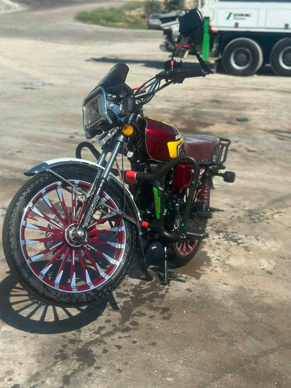 سولنك 26 محرك 200cc دراجه خير من الله وماشيه قليل دهن اليوم بدلته تجي تشغل وتروح مناقصها كلشي بصمه وتشغيل عن بعد وياها ورقه وحده فقط سعرها 900 ومجال قليل او مراوس بسولنك سي بي اف مكاني رمادي شارع 40
***********
