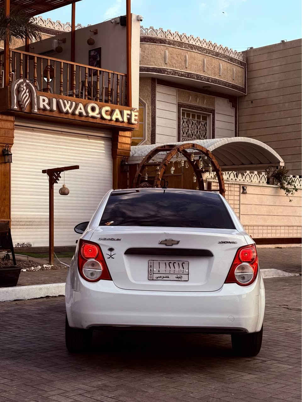 السلام عليكم 
شيفروليه سونك 2012 خليجي .كفالة عامة 
مكينه 1600 دوش كير اوتماتيك.
سياره بلاديه كهربائياته و مكينته كله على لبلاد 
سياره نضيفه وجهازه من تبريد و حداديه و تخم تاير و دواخله جدد سنويته 2028 تحويل مباشر .
عنواني البصره طويسه.
السعر 68$.
هاتف ***********
*********** البصرة, العراق
