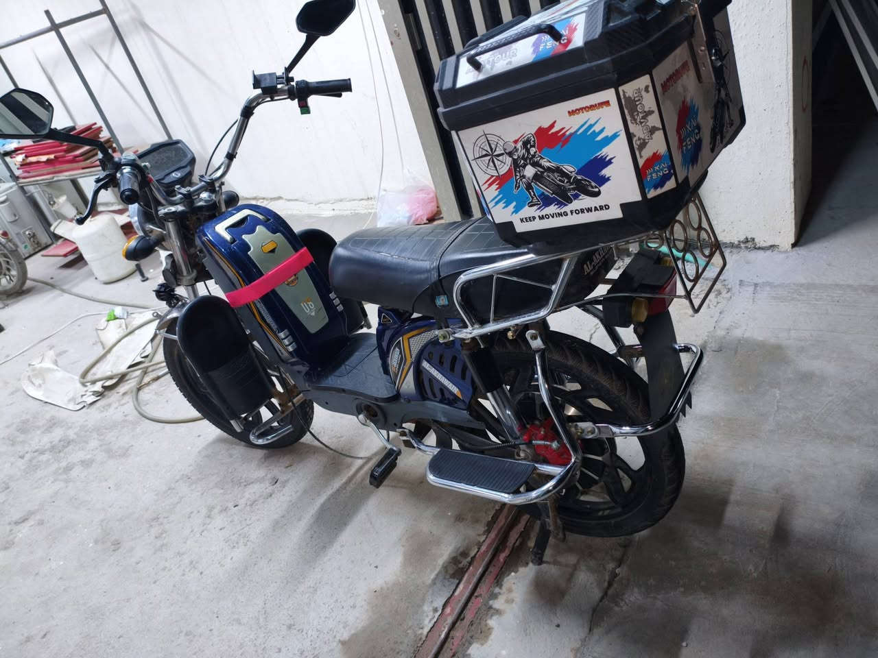 دراجة هارلي للبيع
الدراجه كاملة من كلشي تايرات جدد كهربائيات كلها شغالة بطاريات جدد سعره 290 الف 
للتواصل بيهن واتساب 
***********
***********
