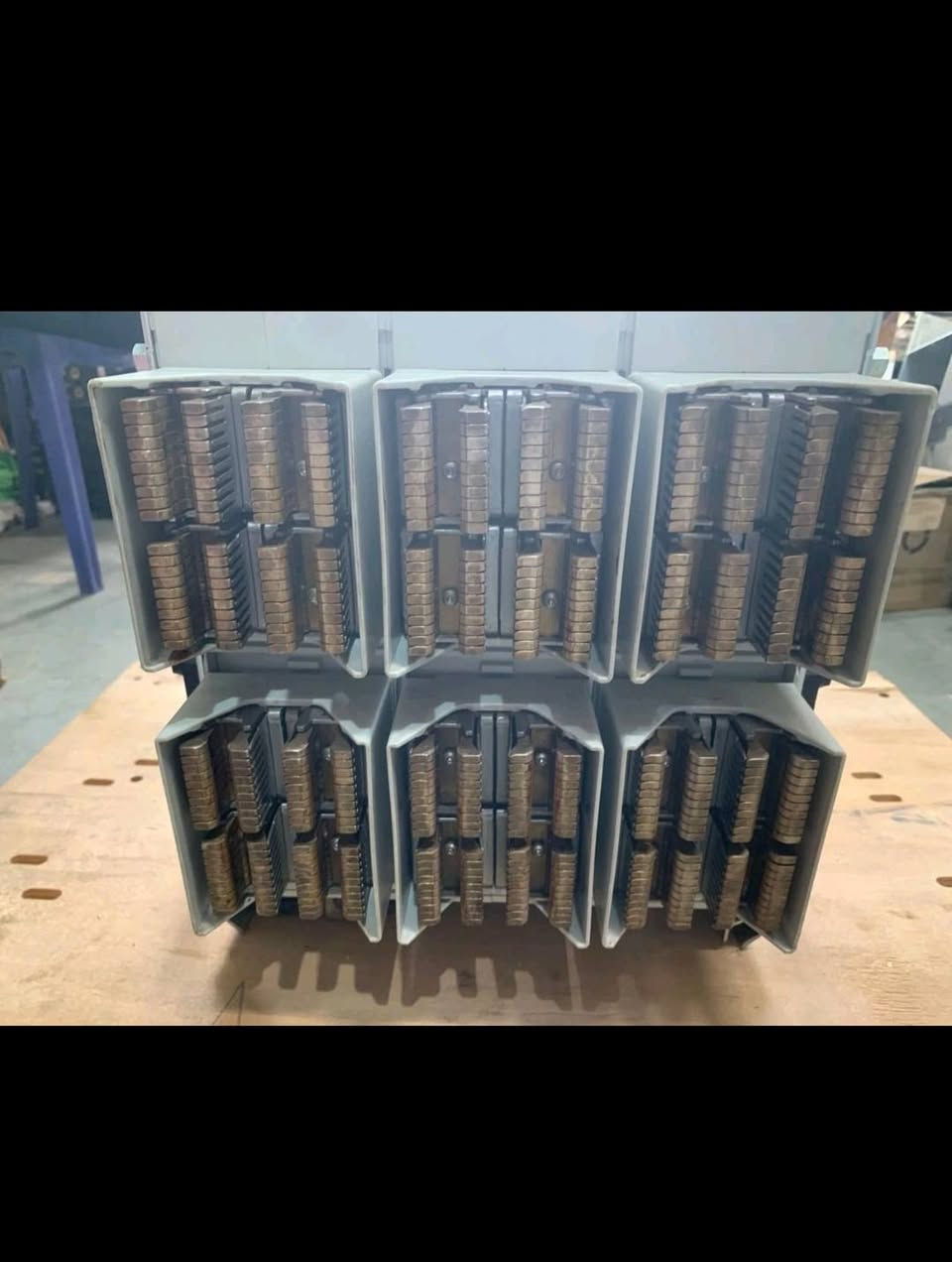 السلام عليكم
 هذا قاطع دوره  هوائي 
ايطالي مستعمل لبيع
 ABB SACE Emax2 E2.2S-A
3Pole
3Phase
1600 Amp
السعر 4000 دولار


**إذا كنت صاحب هذا الإعلان وتريد حذفه لأي سبب، رجاءا أرسل رسالة إلى الدعم الفني**