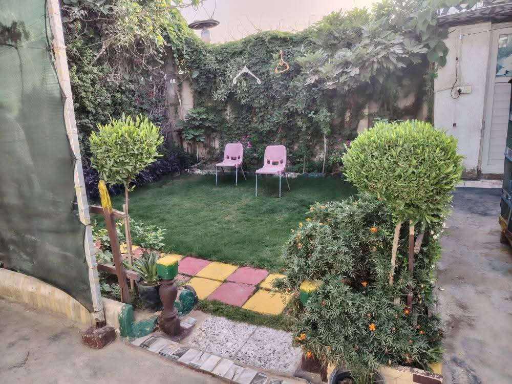 السلام عليكم دار للبيع بغداد المدائن خلف البانزين خانة قرب سلمان المحمدي منطقة الحضارية مساحة الدار ١٨٠م ركن خدمات كاملة بتبليط كهرباء ماء يتكون الدار غرفة نوم وصالة واستقبال ومطبخ وممر حول الدار وكراج سيارة وحديقة مميزة وصحيات داخلية وخارجية السعر ٥٥ وبي مجال للاتصال بالرقم ***********
