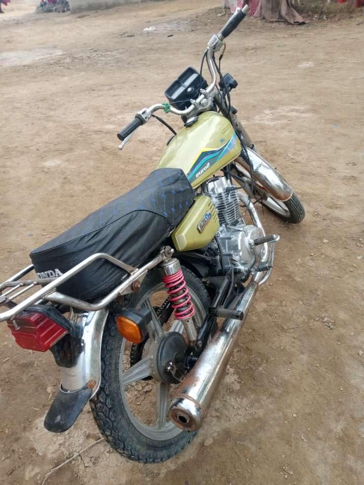 سيفان 5كير دراجه نضيفه السعر325 وبيها مجال مكان بابل الحمزه الغربي الغزالي اتصل ***********
