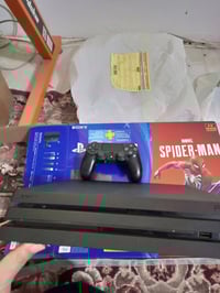 بلايستيشن٤ برو • ١ تيرا • جوستيك اصلي