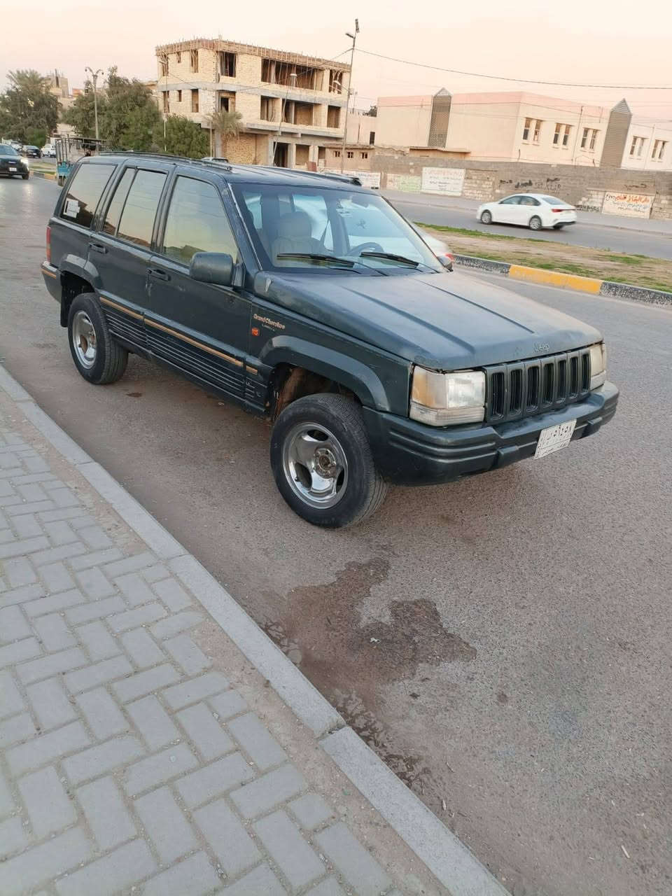 جيب شيروكي موديل 1994صدر جديد كير جديد محرك جديد محور بطه 3000بطنه ارادله ترتيب بصيط رقمه كركوك سنويه ماصاقطه مشروع وطني صاحب سياره ب ديوانيه كبل أحولك مكان سياره بغداد سعر40 وبيه مجال  ***********
