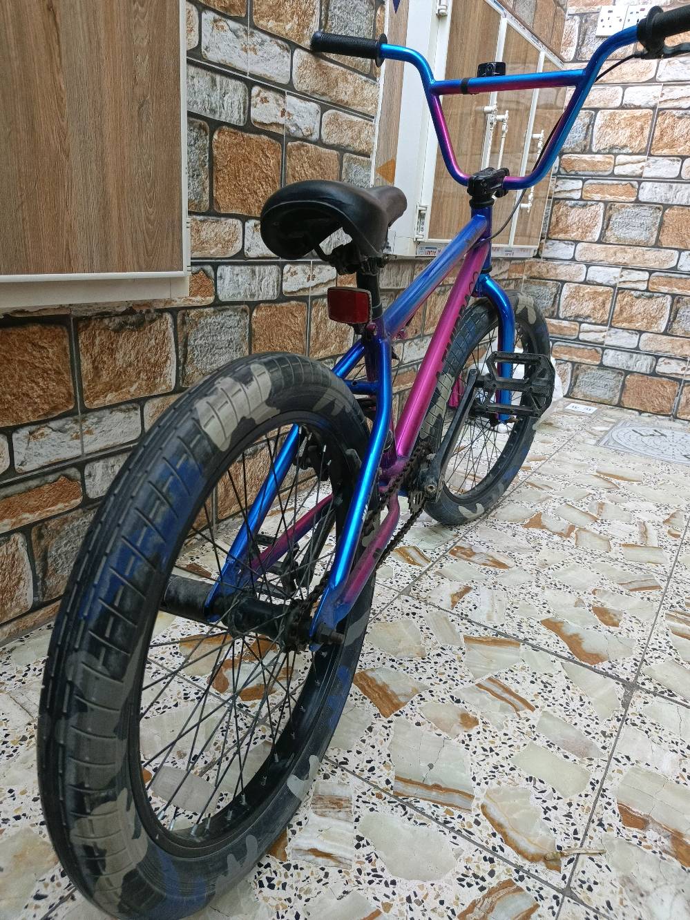 ‏سلام عليكم بايسكل للبيع نوع bmx سبع الوان  GT مال حركات امريكي تايره موشم سعر ١٩٠ وبي مجال المكان بغداد مدينه الصدر والتواصل واتساب هذا الرقم. "***********