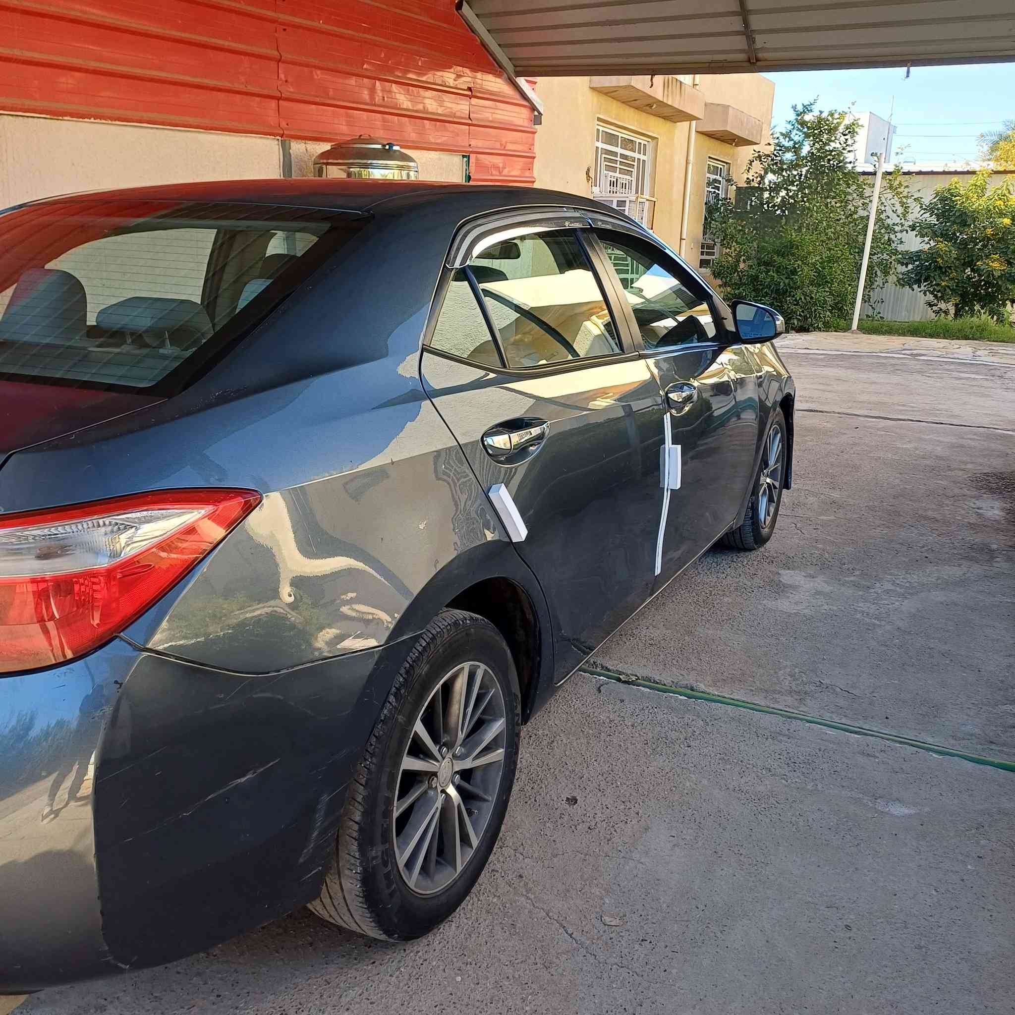 سلام عليكم للبيع سيارة نوع كورلا موديل ٢٠١٤ بغداد رقم الجديد بأسمي محرك كير حدادة جاهزات تبريد ثلج حادثها حافة البنيد بدورن ايرباك بيها قطع صبغ اثر جراد بدون معجون السعر ١٠٧ بيها مجال مكان السيارة بغداد ***********
