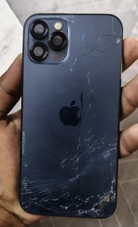 آيفون 12برو فقص الذاكره 128البطاريه70الجهز بي بس الضهر مكسور وباقي الج...