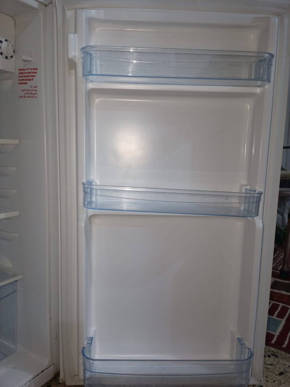 ثلاجة جديده مستخدمة شي قليل سعره 110 ***********
