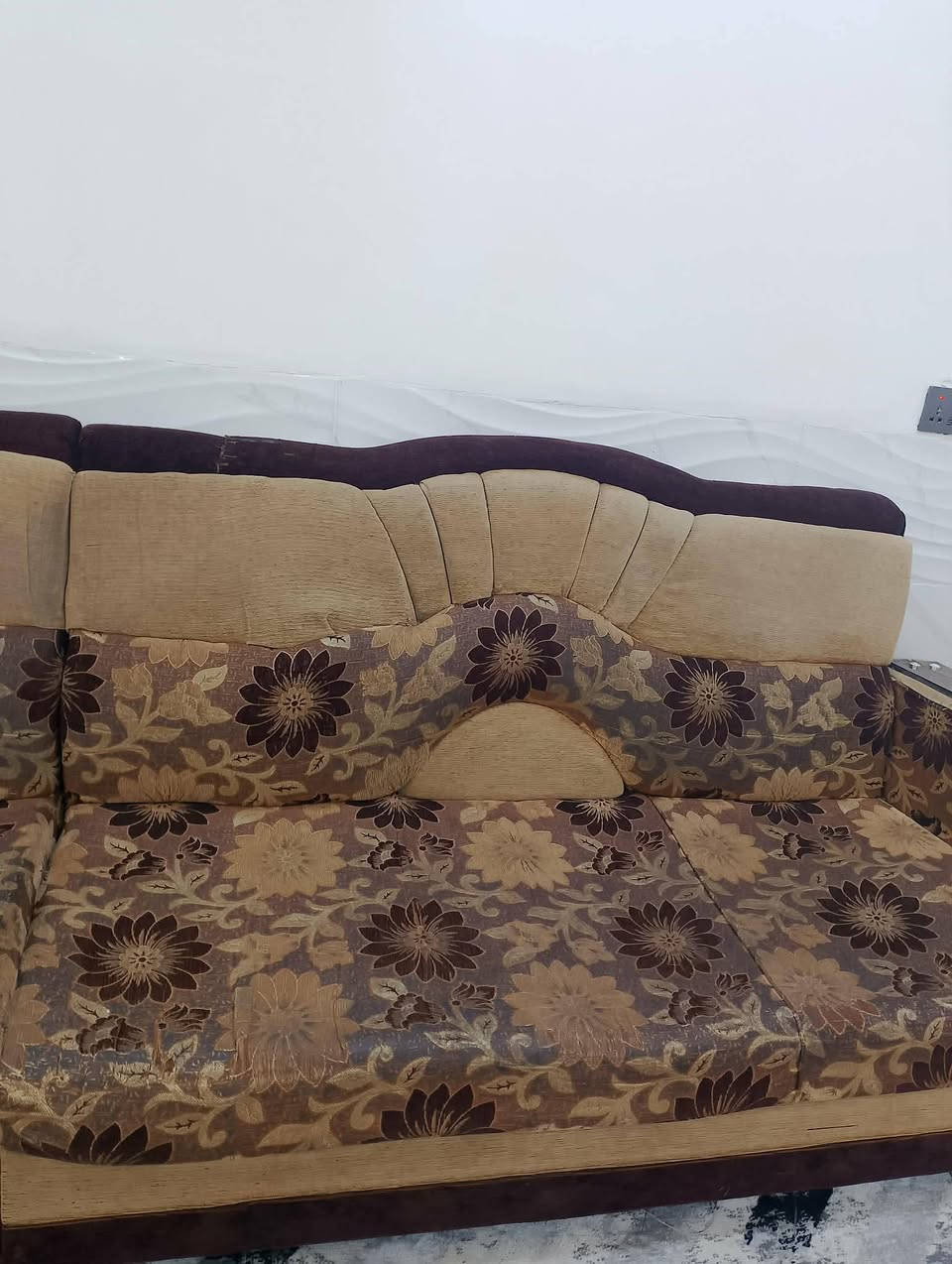 السلام عليكم ديوان للبيع السعر 150للاستفسار ***********
