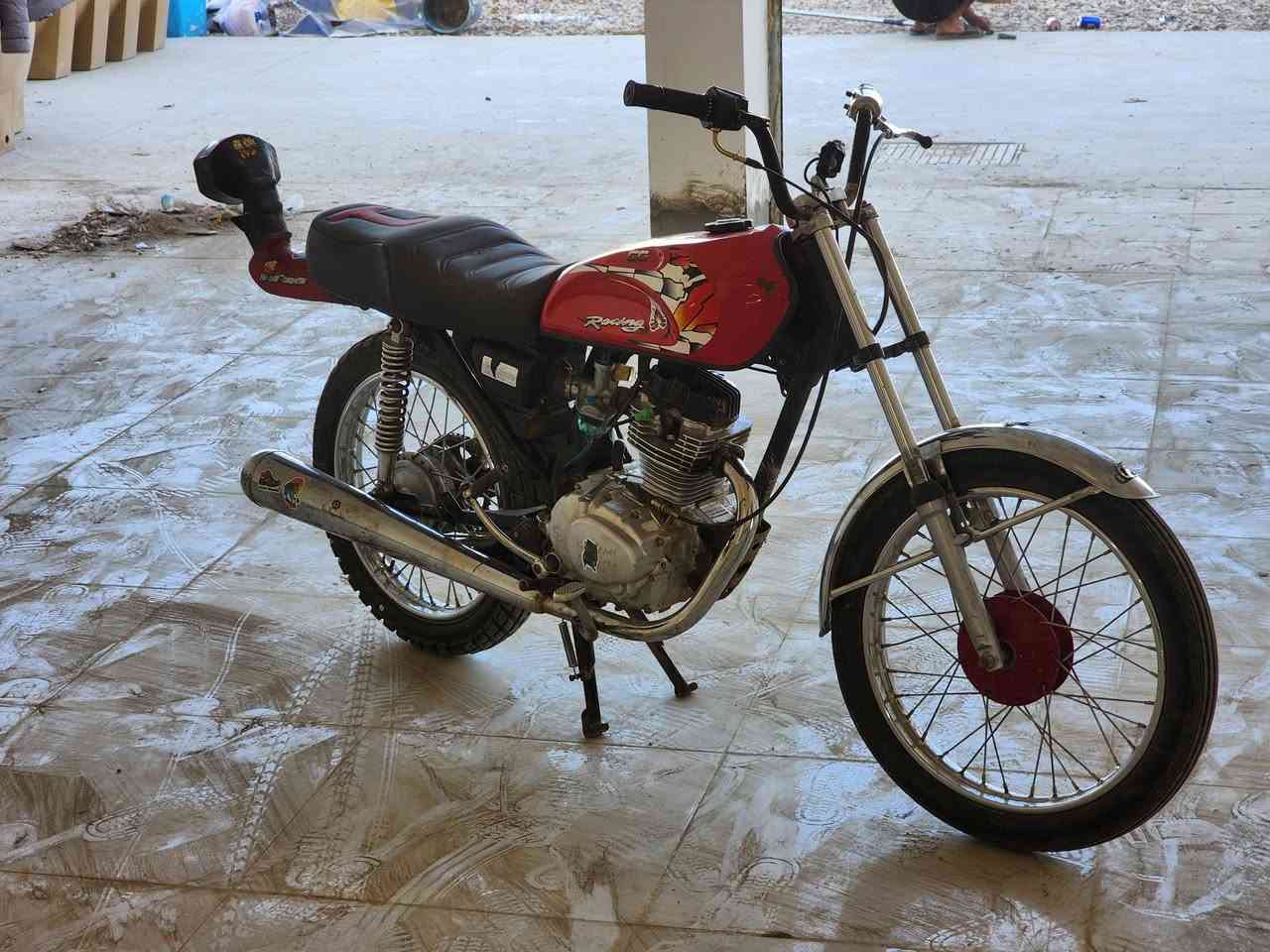 سلام عليكم سيجي نامه البيع دراجه نضيفه بيها لاستيك ولف رايدها ب٥٥٠ بيها مجال هاذه رقمي *********** متواجد واتساب
