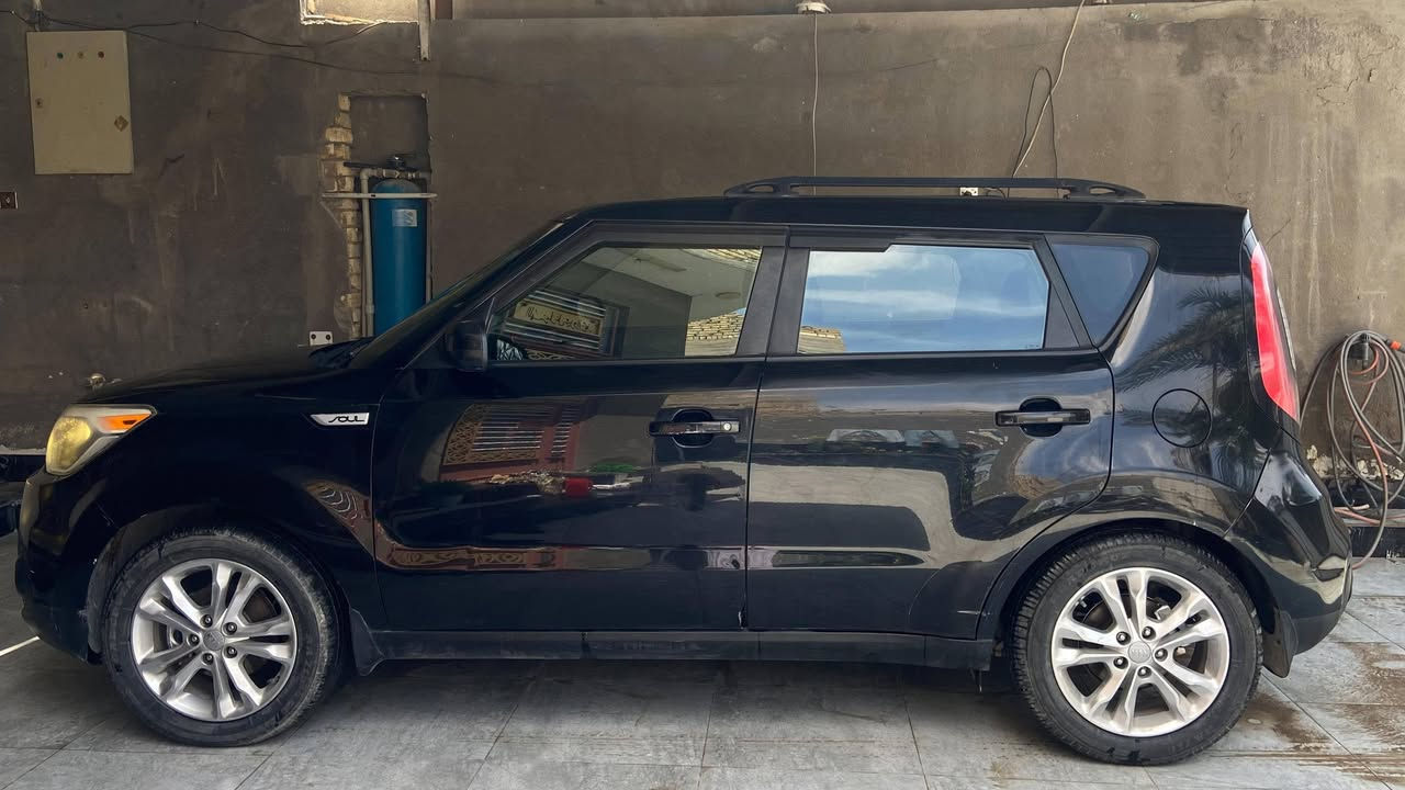 سيارة صول موديل / 2017 
وارد امريكي محرك 1600/ GDI 
رقم بغداد جديد سنويه لغاية 2029
 مشروع وطني 
حدادية وصدر كامل جديدة تبريد شغال 
دوشمه وكاعية جلد   
ماشية 93 حقيقي 
كهربائيات كاملة لايتات LED شمسي 
شاشة تاب جبيرة  وكاميرا خلفي وحساسات
مكان السيارة....  ميسان. 
السعر 105$ 
الاتصال على الرقم ***********
