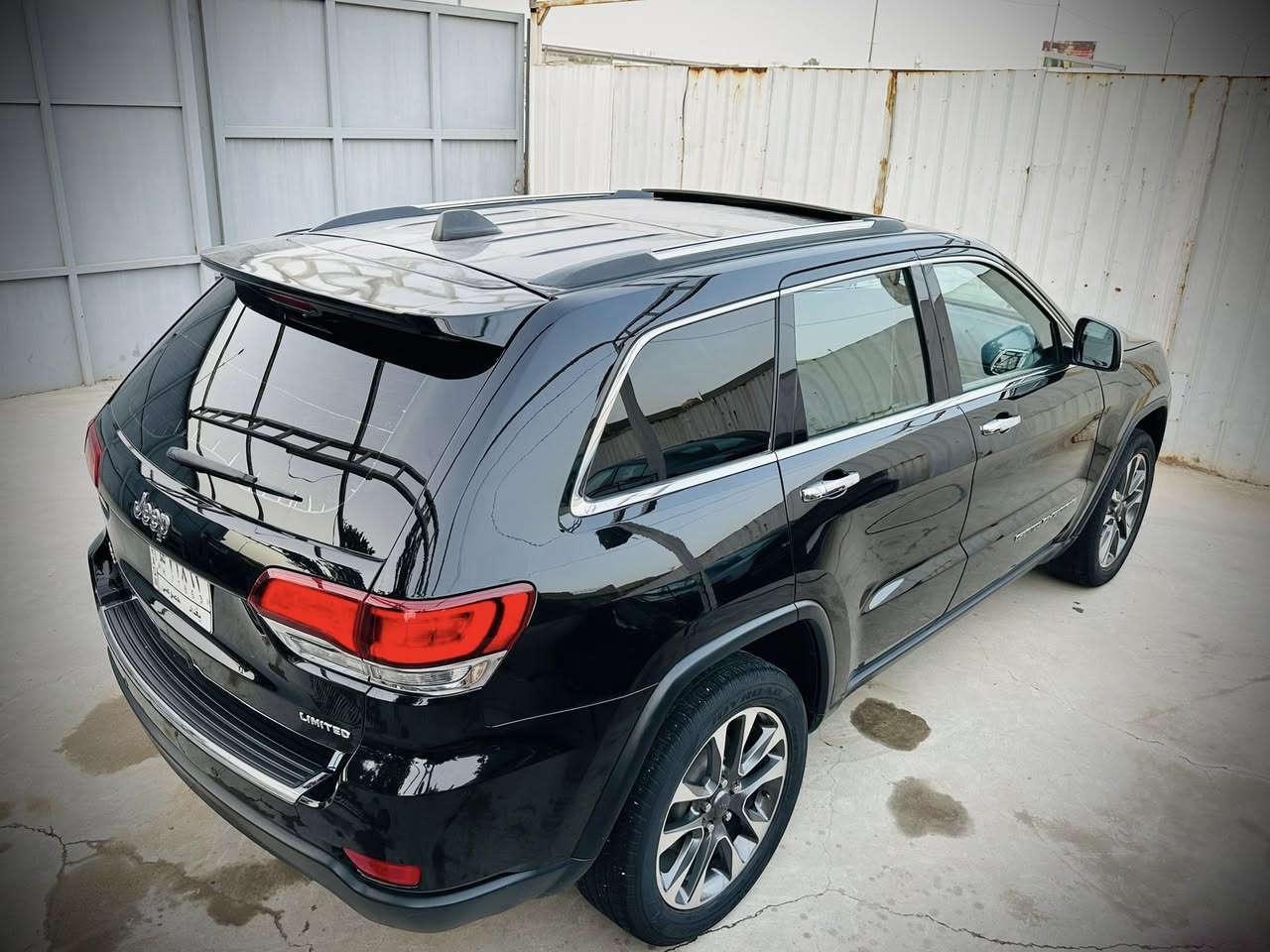 السلامً عليكم جيب 2020 لمتدد فول حادثه بنيد فقط نفسه مصلح بدون دواخل فقط والباقي كفاله حت من الشخط سياره جديده كلش الاستفسار ***********
