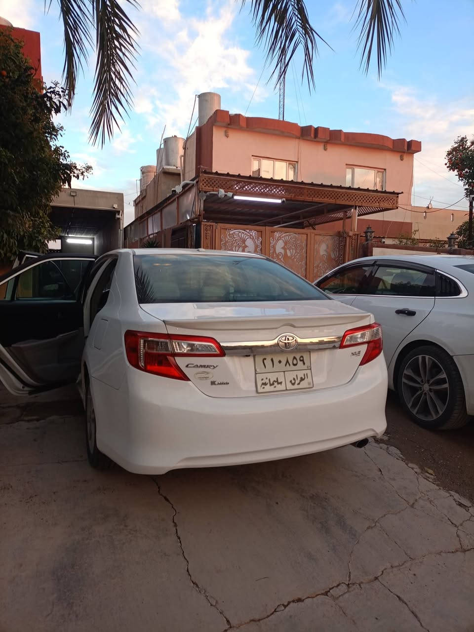 تويوتا كامري XLE وارد امريكي 2014
السيارة كلين تايتل مكفوله فول گير محرك مكفوله كفاله عامه

محرك 2.5 اربعه سلندر

فتحه سقف والداخل مطعم صاج ومثبت سرعه كشن السايق كهرباء وتبريد خلفي 

بيها بارد بالجاملغ الخلفي سكن اصبع
وباب خلف السايق رصعه تعديل بارد

السيارة ماشيه 122,248كم حقيقي

4t1bf1fk3eu380873 رقم الشاصي

مكان السيارة كركوك
سعر 180 ورقة وبيها مجال

***********
