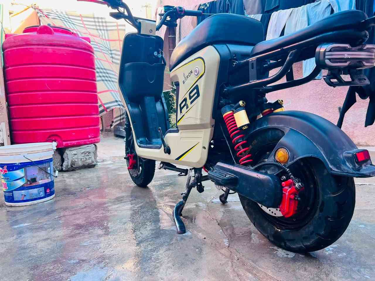 R9 للبيع 5 بطاريات حجم كبير
السعر 350 وبيها مجال للتواصل خاص

او واتساب ‪***********‬
