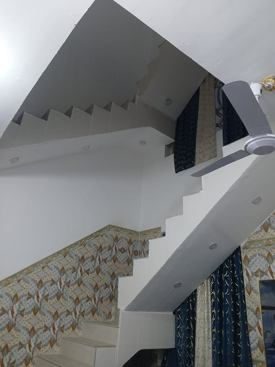 🏛 يعلن مكتب صباح الزاملي للعقار 🏛

للبيع مشتمل في واسط الطشاش الثانيه

🎀طابقين الطابق الاول غرفة وهول ومطبخ وستقبال صحيات داخليه وخارجيه  وطرمه تتسع سياره وحديقه الطابق الثاني غرفتين نوم وهول وستاره وبيتونه

♦️مساحة 120 م
♦️واجه 6 م
♦️النزال 20م
♦️موقع مميز بناء حديث
♦️السعر 135 وقابل للتفاوض 

------------------------
#لـــمـــزيـــد مـــن الــــعـــروض يـــرجـــى الاعـــجـــاب بالـــصـــفـــحـــة لـــيـــصـــلـــك كـــل جـــديـــد&
======================
#لـــمـــن يـــرغـــب فـــي عـــرض عـــقـــاره لـــلـــبـــيـــع فــي الـــبــيــج يـــرجـــى الــتــواصــل مــعــنــا ع الــخــاص 

#عنوان
#المـــكـــتـــب
الطشاش قرب جامع الإمام الحسن العسكري
🏛 مكتب صباح الزاملي للعقار 🏛
------------------------------------------
لـــلاســــتـــفـــســـار الاتـــصـــال عـــلـــى :
📱📱📲📲
***********
