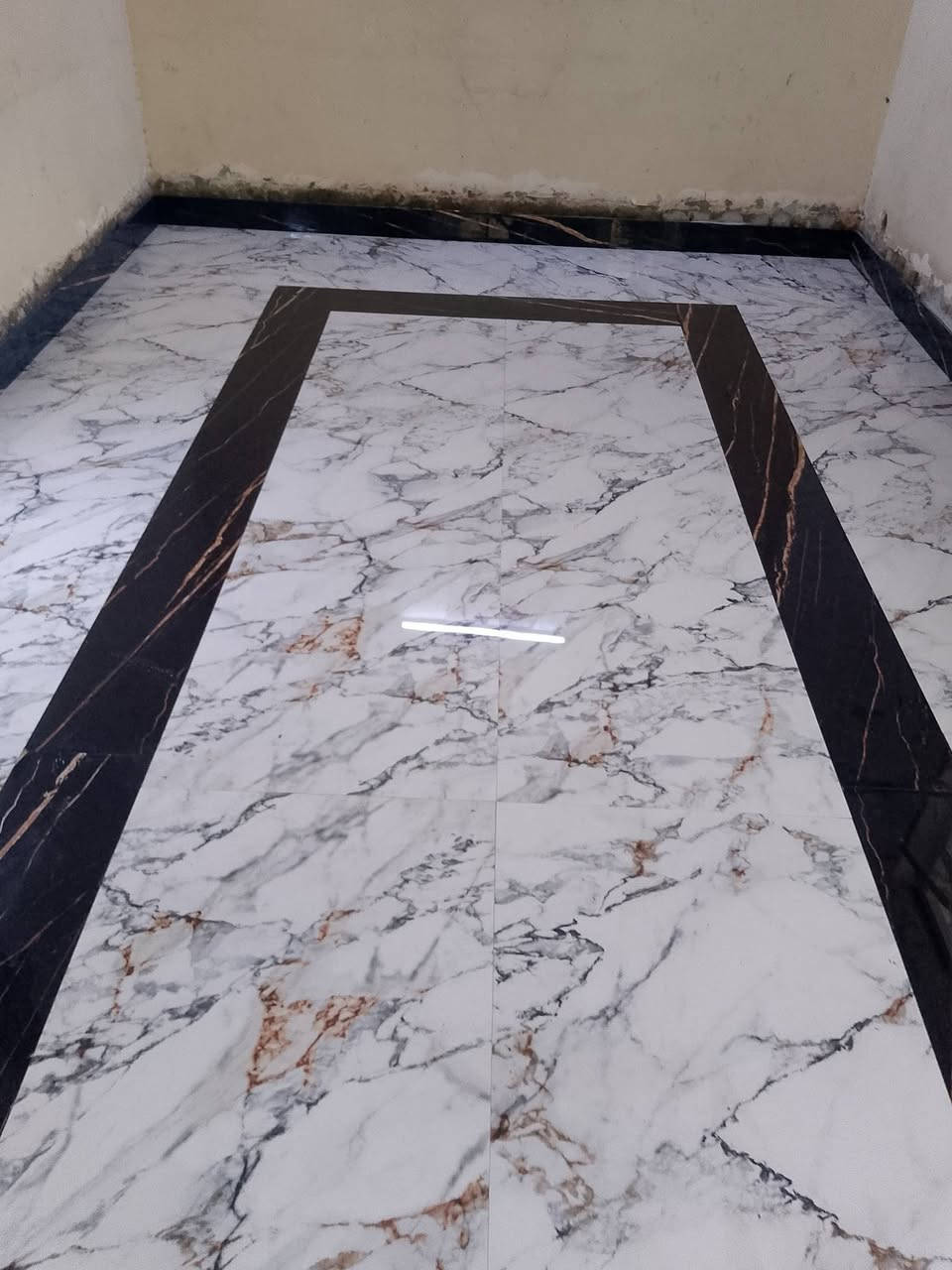 السلام عليكم اسطه كاشي متفرغ حالين شغل هندسي شرط ***********
