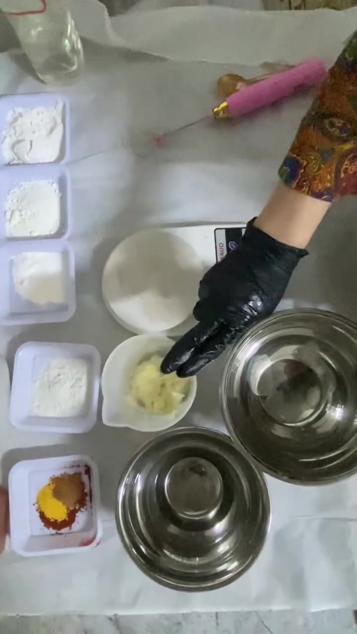 من احلة التجارب الي سويتهه ونجحت بيهه كريم الواقي وكريمات الاساس ويمكن محد مضبطهه بالكرة الارضية مثلي طبعا بكل فخر وبكل تواضع 😅واكيد مننسة العروض الكريم اب15والواقي اب15واثنينهن سوية اب28والحجز على هذا الرقم ***********

