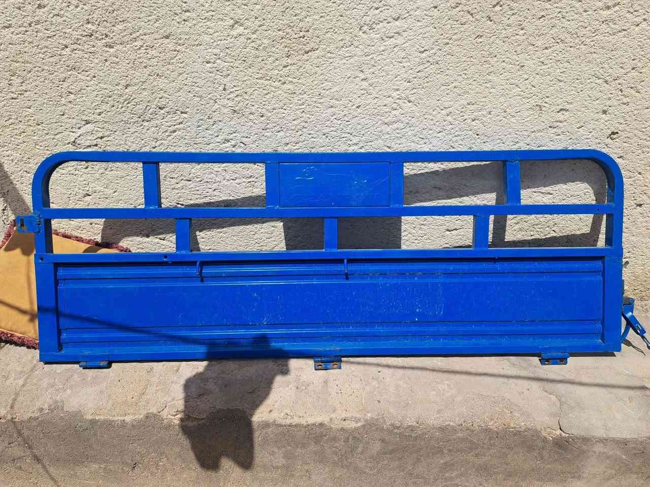 بدي نقص فقط قطعه الى ينشد عليه صندوك  الارضيه كله تفصال للبيع سعر 325 
***********
