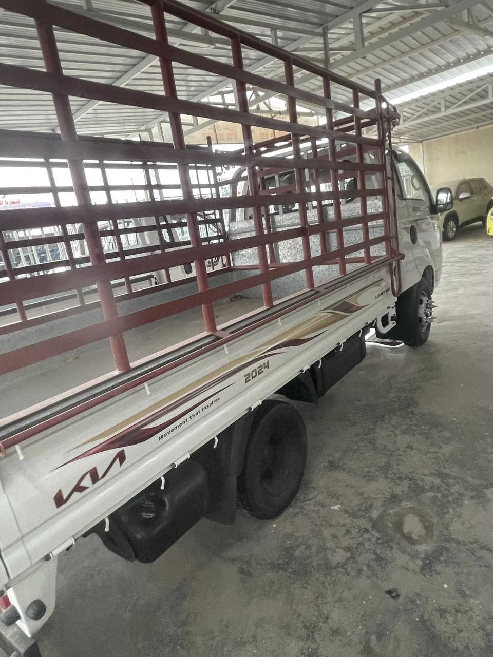 كيا فحل محرك 4000لمفتوح. موديل. 2024بغداد مشروع وطني. ماشيه 44لف مكفوله من صبغ. شخط بسيط. باب سايق واضح بصوره باقي سياره كفاله عامه. 
سعر 
٢٠٠$
عنوان بغداد ناحيه الرشيد. 

‭٠٧٨٧ ١٣٧ ٧٣٩٧‬
