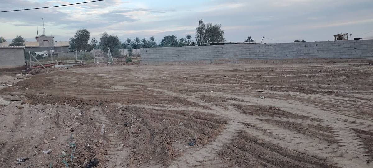 سلام عليكم أرض للبيع مساحته دونم واحد واجهه شارع عام مواقع تجاري متوفره بيه ماء كهرباء مكان طريق الصويره اجبله قرب محطة علاء الاستفسار الارقام *********** ***********
