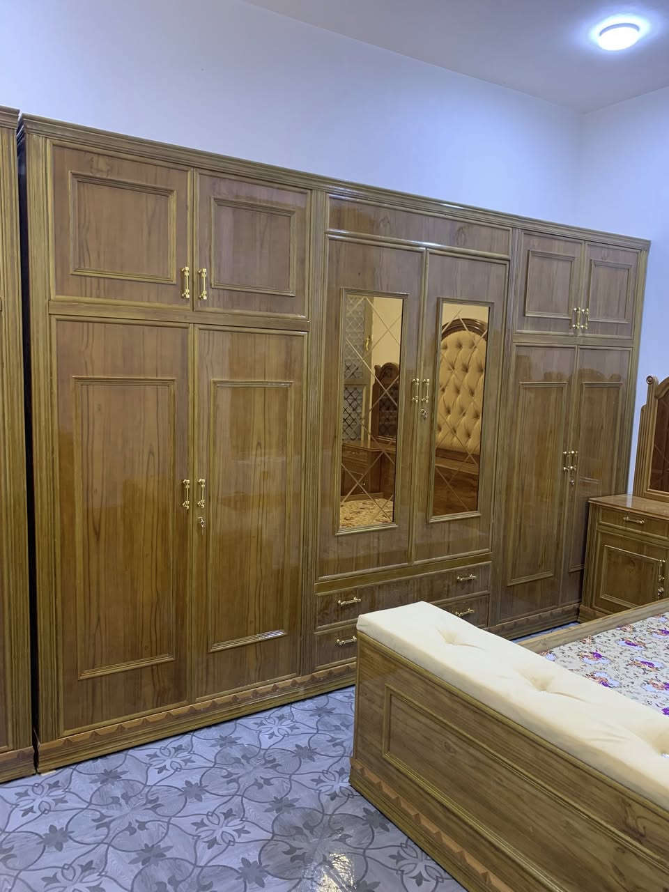 #معرض الورود 💐
#الون العسلي💪
غرفه سته أبواب شغل ثقيل  وجميع الصاج الداخل والخارج خمسه ملم🤏 الصبغ حراري 

للأستفسار مراسلة الصفحة 📩
او الاتصال ☎️ ☎️
(*********** )

يتوفر  Viber / 
‏WhatsApp /
