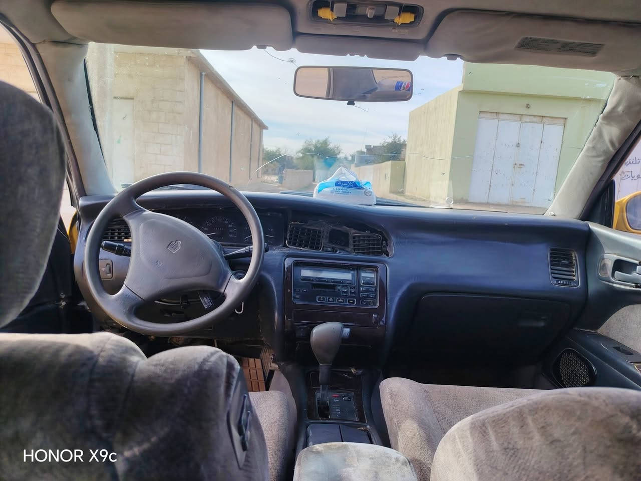 السلام عليكم للبيع سياره بطة كير ومحرك كارتون شرط ترايك للبصره كشرها شرط لارصعات ولاضربات  تايرات اربعه جدد كشانه كهرباء. غرفتها حيل حلوه رقم كركوك أ.  شرط التحويل  سنوية صاقطة. السعر اتصل ***********.
