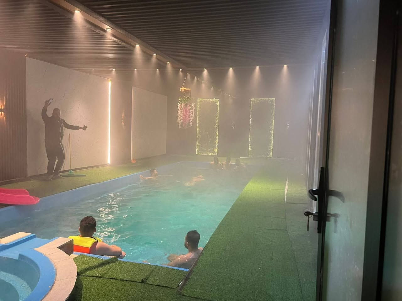 مزرعه نخيل دجلة ترحب بالزبائن الكرام
يوفر لكم راحه تامه وخدمات متكامله 

للعوائل والشباب 👨‍👩‍👦‍👦💁🏼‍♂️.          مسبح دافئ🔥

بغداد الدوره البوعيثة

🔸يوجد مبيت 

🔸السعر شفتات 

- الشفت النهاري : من الساعه 9 صباحاً الى الساعه 7مساء 

- الشفت اليلي : من الساعه من الساعه 8 ليلاً

الى الساعه 7صباحاً مبيت

يوجد حجز لمده 24 ساعه 

🔶كهرباء متوفره على مدار 24 ساعه 

🔶الصاله والغرفه مؤثثه بشكل لطيف ومكيف 24 ساعه دون انقطاع 

🔸مطبخ مؤثث بالكامل ثلاجه ومجمده وطباخ ومجهز بأواني الطبخ الضروريه

🔸مكان خارجي مخصص لشوي السمك والمشاوي 🍖 

🔶 جلسه خارجيه جميله وحدائق خضراء للعب كره القدم ⚽️⚽️ 🔸صحيات متكامله شرقي وغربي 

🔸موقف خاص للسيارت يتسع اكثر من 5 سيارات 🚘🚖 🔸مسبح ساخن كبير للكبار والصغار 🏊‍♀️🏊 

🔸العاب للأطفال لأجل متعتهم وراحتهم 🛝🛝 

طاوله منضدا   وفيشه

🔸انترنت متوفر 

الحجز عوائل أو شباب او بنات 

الحجز المسبق ودفع نصف مبلغ الحجز عن طريق ماستركارد 

العنوان بغداد الدوره البوعيثه تبعد عن سريع الدوره 3 دقائق 

للحجز الاتصال*********** ☎️☎️ 

متوفر واتساب او مراسله الصفحه
موثقة بتطبيق اجرلي 🔥
