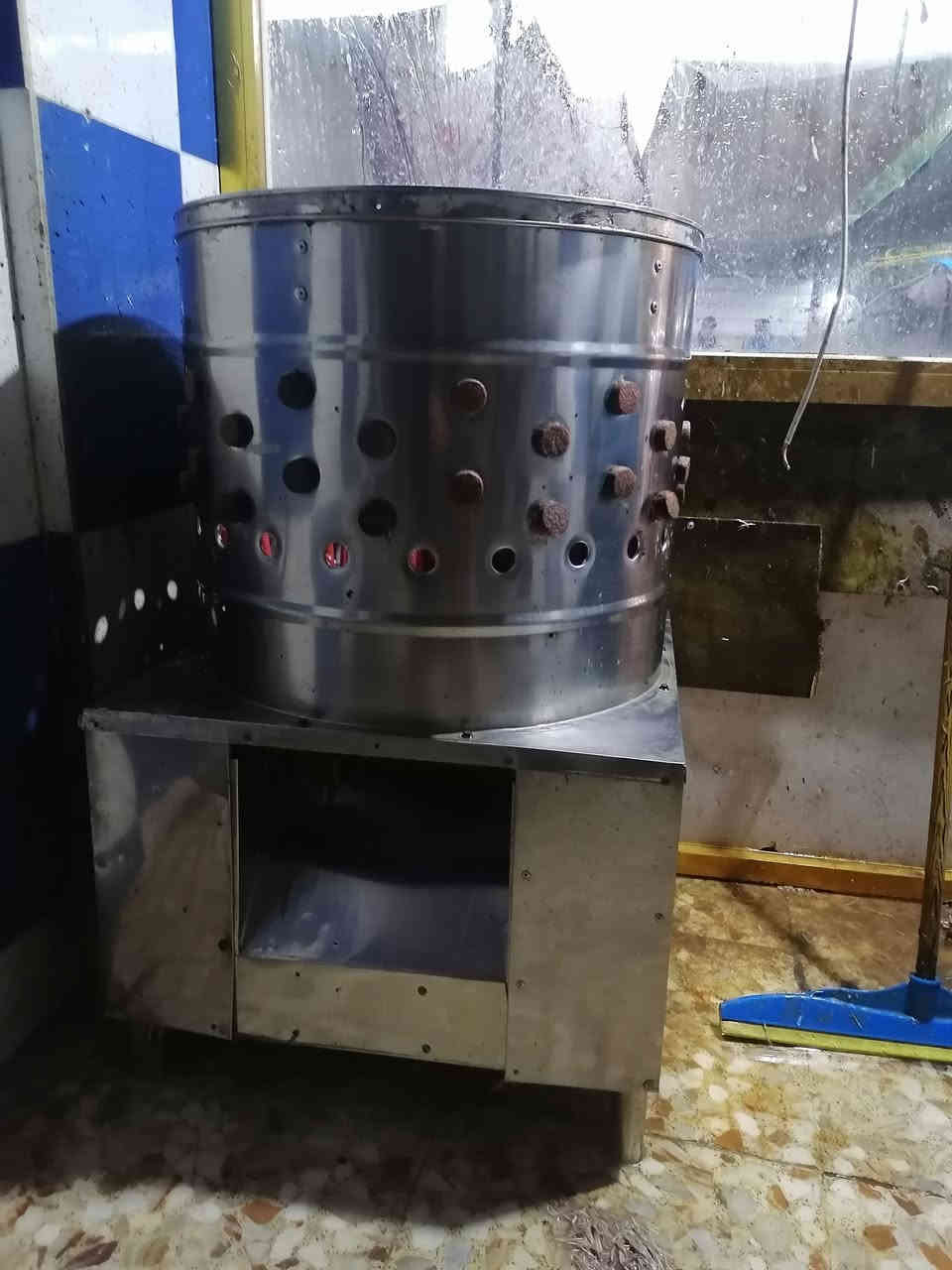 هلاسه للبيع اخت الجديده سعرها ٢٥٠ وبيها مجال بسيط مكاني سماوه رقمي ***********
