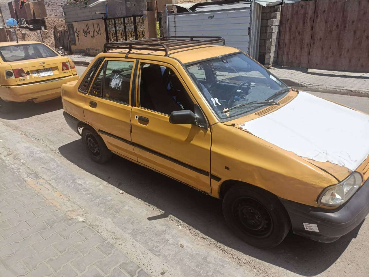 موديل ١١بغداد سنوية عظم عاج ابيع كوم حديد وصاحبهة ماندلة بكربلاء فقط السلف واكف والسيارة واضحة بالصورة ***********مكان السيارة الحسينية مال راشدية 
السعر١٢٠٠٠٠٠ مليون ومئتين
