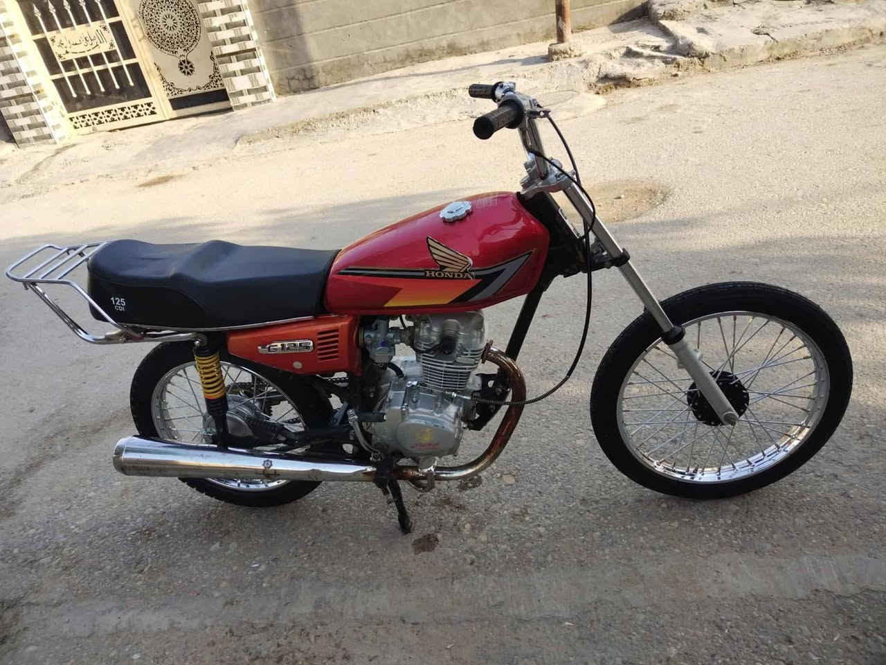 سلام عليكم دراجه تايكر تعمير غراض نامه بس لمحرك تايكر
باقي تفاصيل ***********
