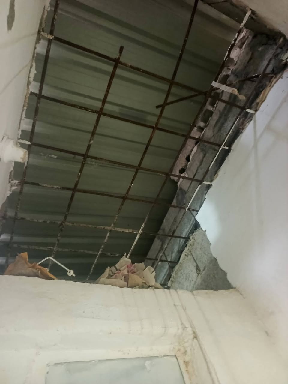 بِسْمِ‌ اللَّهِ ‌الرَّحْمَنِ ‌الرَّحِيمِ‌ 
کرێ..ئەم خانوەبۆکرێ.لەگەڕەکی.گازینۆ.ئازادی
دراوسێی بەڕێزی لێیە..عەقدی.ساڵانە
دەکات.مانگانەکەی.200هەزار.ئاوو
کارەبالەسەرخاوەن خانوە..یاخوت
170ئاووۆارەبالەسەرکرێچیە.هەروا
حەق دەستی.نوسینگە.75هەزارە.
***********...
