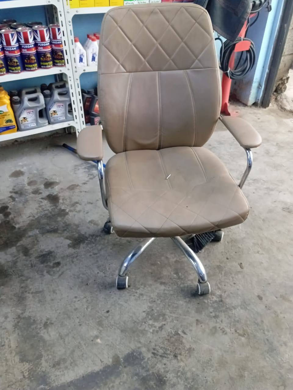 سلام عليكم
لبيع 

كرسي جديد مقاعد  ميز مكتب 

الحاله ممتازه 

سبب البيع المحل ميكفي 

كرسي 50

المقاعد 100

الميز مكتب 150

مكاني حي النصر المعارض 

***********
