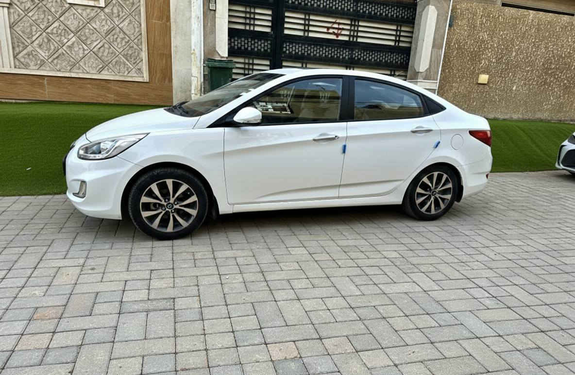 للبيع اكسنت خليجي موديل 2016 فول مواصفات محرك 1600
رقم بغداد انكليزي سنويه 29 (ماشيه 114) 
سياره كفاله عامه من اي ضرر  جديده بل العافيه الياخذها 
محرك وكير ايضا مكفول 
 اللاستفسار 
***********
مكان سياره في بابل .
