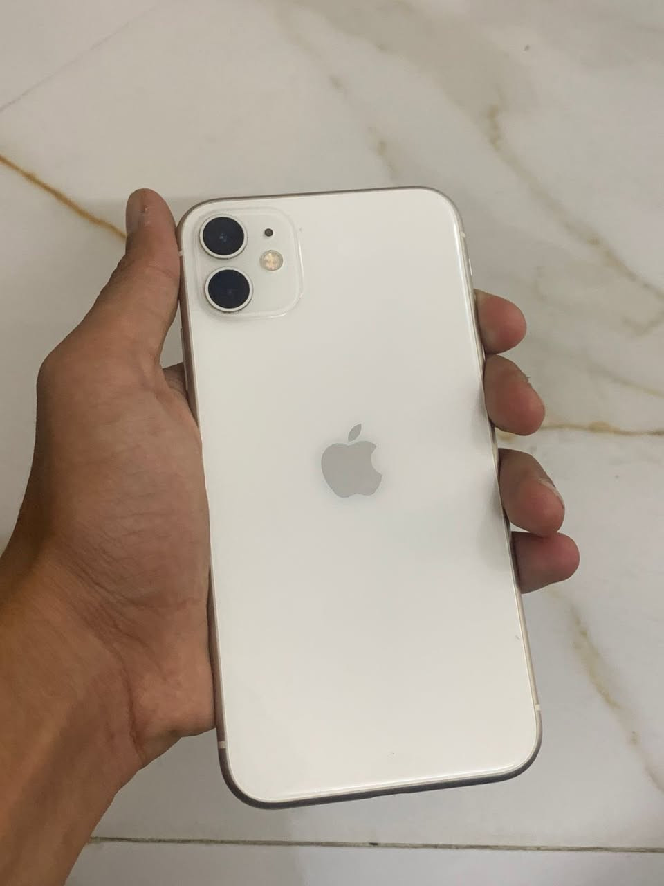 سلام عليكم 
ايفون ١١ عادي ذاكرة ١٢٨ بطارية ١٠٠ 🔋 
كلشي ما مبدل بس بطارية قبل شهر  ونص بدلتها
السعر ٢٥٠ توصل *********** وتساب فقط
