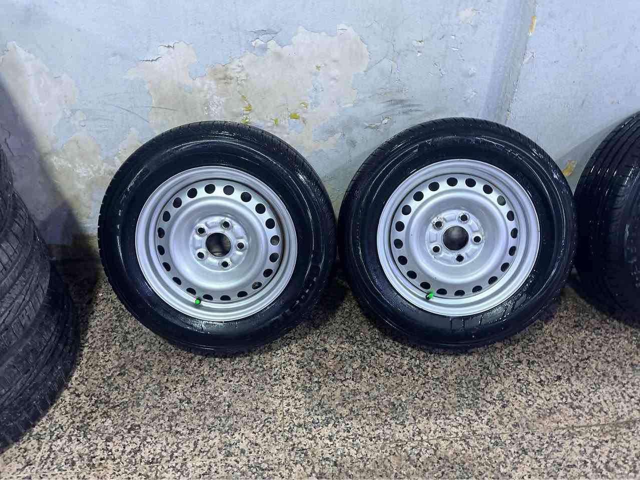 تايرات شرط بعدهن بل خط الصفر جدد معك رنكات ١٥ حلوات شوي بيهن زنجار شوي مايبين المكان البصرة السراجي السعر ٣٢٥ بيهن مجال 
الرقم *********** Singapore
