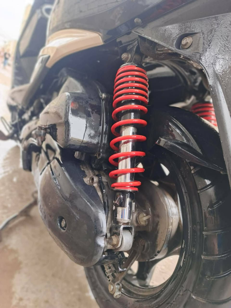 سلام عليكم دراجه سكنس فحل دراجه كامله كهربائياته كله شغاله بلاديه سعره 550  مراوس بايفون حسب القناعه او مراوس بماكس حسب القناعه بكاني البياع رقم ***********
