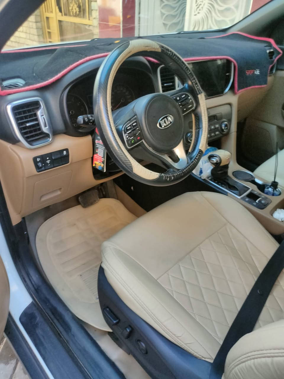 سبورتج موديل 18خليجي مكينه دوش 2000 مكينه كير مكفوله السيارة خاليه من الصبغ والتبديل والبارد سونر موجود بالنشر بصمه كراسي كهرباء هند بريك دكمه تبريد بيانو بيه كم رصعه حسب السونر السعر 182 مكان السياره بغداد الاتصال على الرقم ***********
